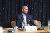 opinie-cati-deputati-si-senatori-proveniti-din-industria-chimica-si-farmaceutica-au-intrat-in-parlament-daca-nici-unul-sa-nu-ne-miram-ca-domeniul-va-fi-lasat-de-izbeliste-inca-4-ani-dupa-care-va-muri-ue-nu-iarta